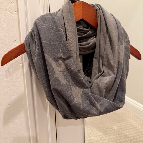 NOBULL Accessories - NOBULL Two-Tone Infinity Scarf / Army Green & Army Green Hibiscus